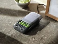 Batteriladdare inklusive 4 batterier, GP ReCyko Charge 10