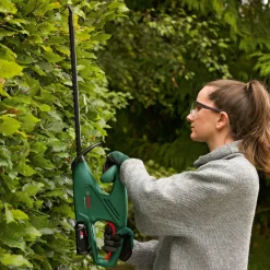 Bosch häcksax UniversalHedgeCut 18V-50, batteridriven