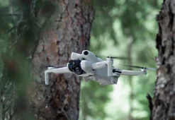 DJI Mini 4 Pro Fly More Combo med DJI RC2, mini-drönare-kit