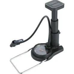 Fotpump med manometer och ventiladaptrar 11 bar