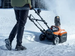 Husqvarna ST 143i batteridriven snöslunga med LED, 36 V