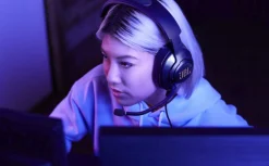 JBL Quantum 400 gaming headset med RGB, surround och DTS