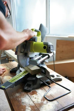 Kap- och geringssåg Ryobi EMS254L