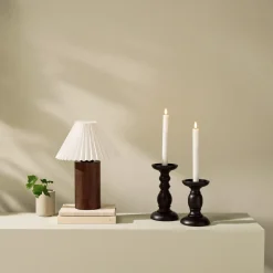 Ljusstake i trä, svart