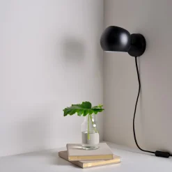 Northlight Isak svart vägglampa, inomhus
