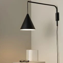 Northlight Vide, vägglampa med arm, svart