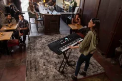 Roland E-X50 Arranger Keyboard med Bluetooth