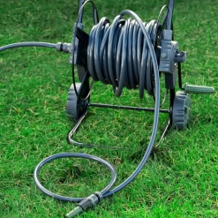 Slangvagn med 20 meter slang, kopplingar och sprutpistol