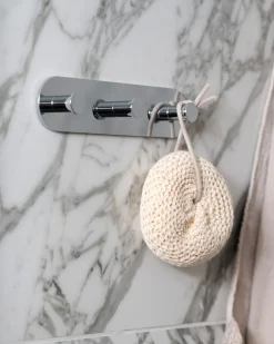 Smedbo DOT självhäftande badrumskrok, trippelkrok
