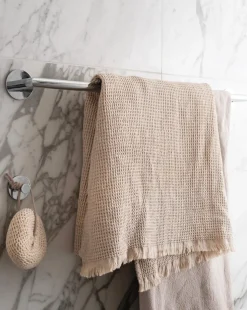 Smedbo DOT självhäftande handdukshängare vägg 62 cm