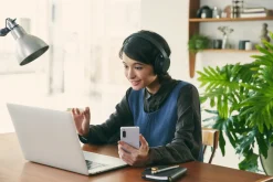 Sony WH-CH720N trådlösa over ear hörlurar med brusreducering